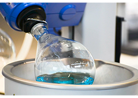 What are the commonly used supporting equipment for laboratory rotary evaporators?
